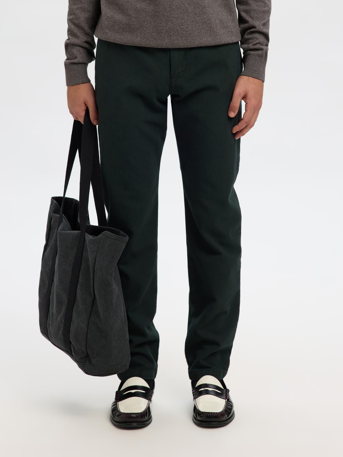 model_shot-front